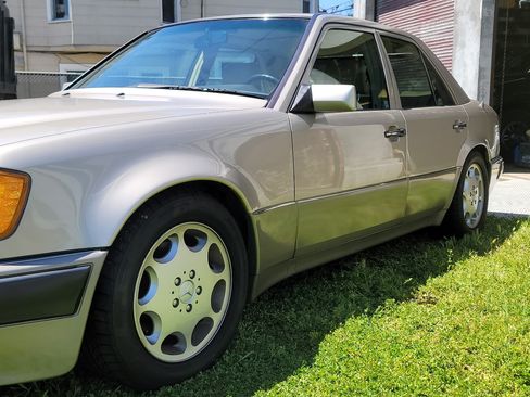 Used 1993 Mercedes-Benz 500 E image 1