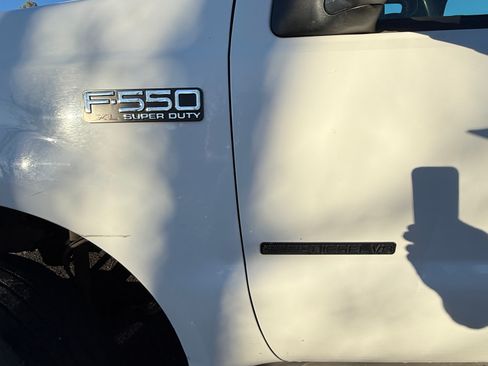 Used 2002 Ford F550 2WD Regular Cab Super Duty image 8