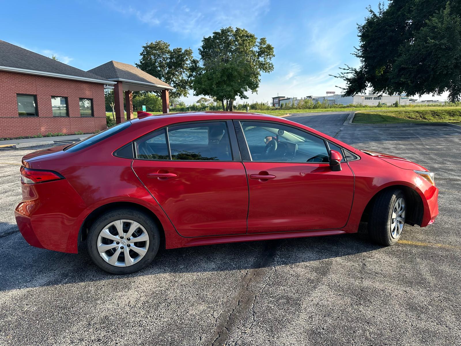 Used 2021 Toyota Corolla LE FWD image 5