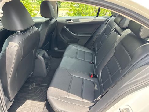 Used 2017 Volkswagen Jetta SE FWD image 16