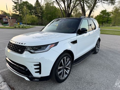 Used 2025 Land Rover Discovery Dynamic SE AWD/4WD image 1