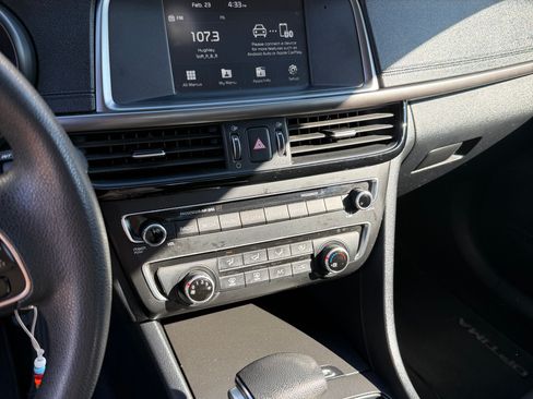 Used 2018 Kia Optima LX image 12