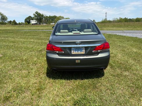 Used 2011 Toyota Avalon FWD image 2