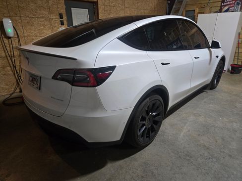 Used 2021 Tesla Model Y Long Range image 2