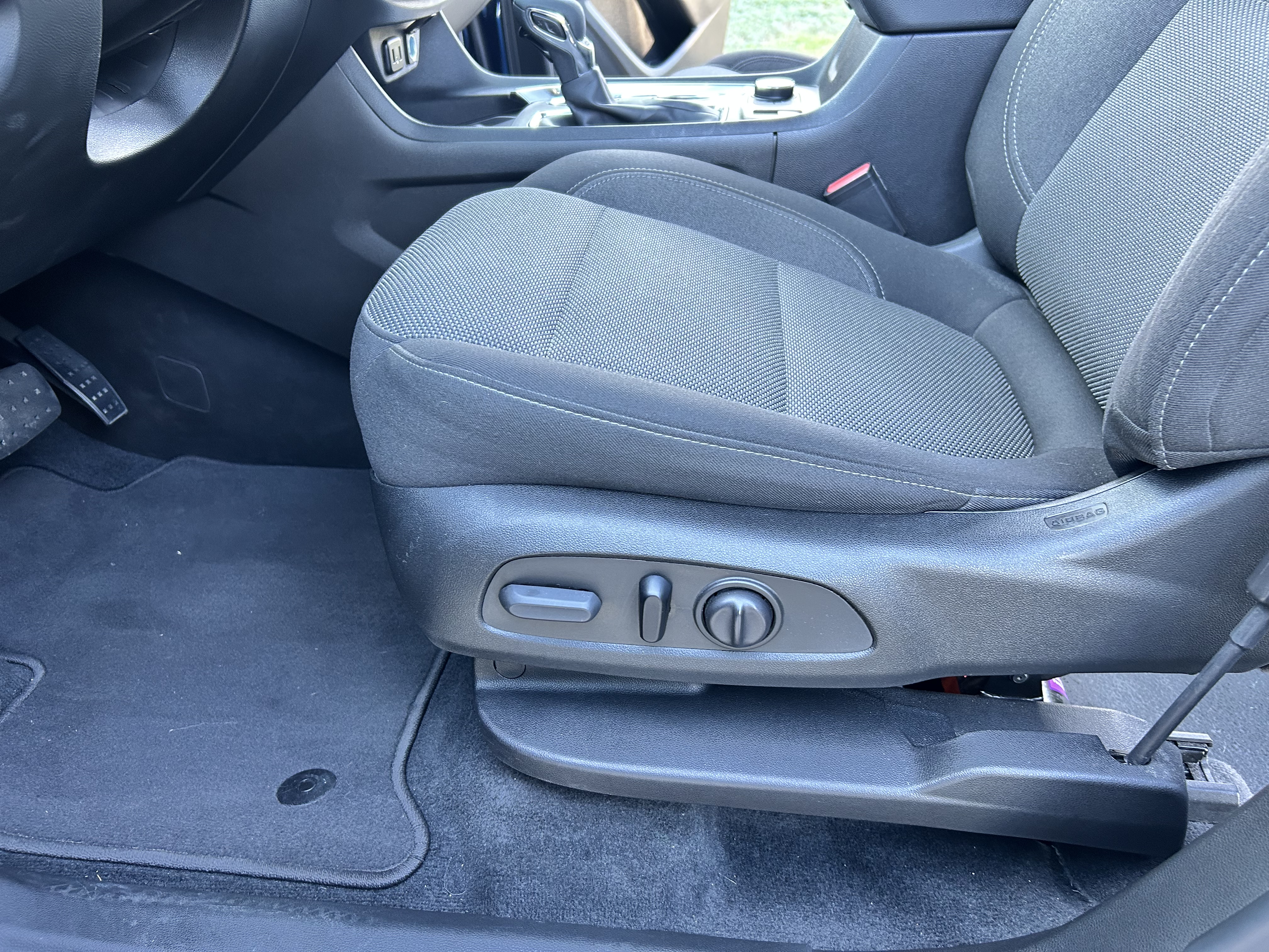 Used 2023 Chevrolet Traverse LT FWD image 14