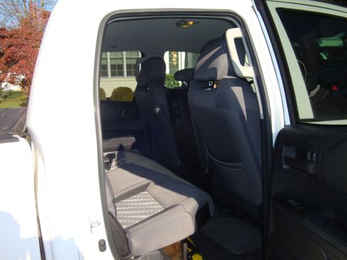 Used 2019 Toyota Tundra SR image 9