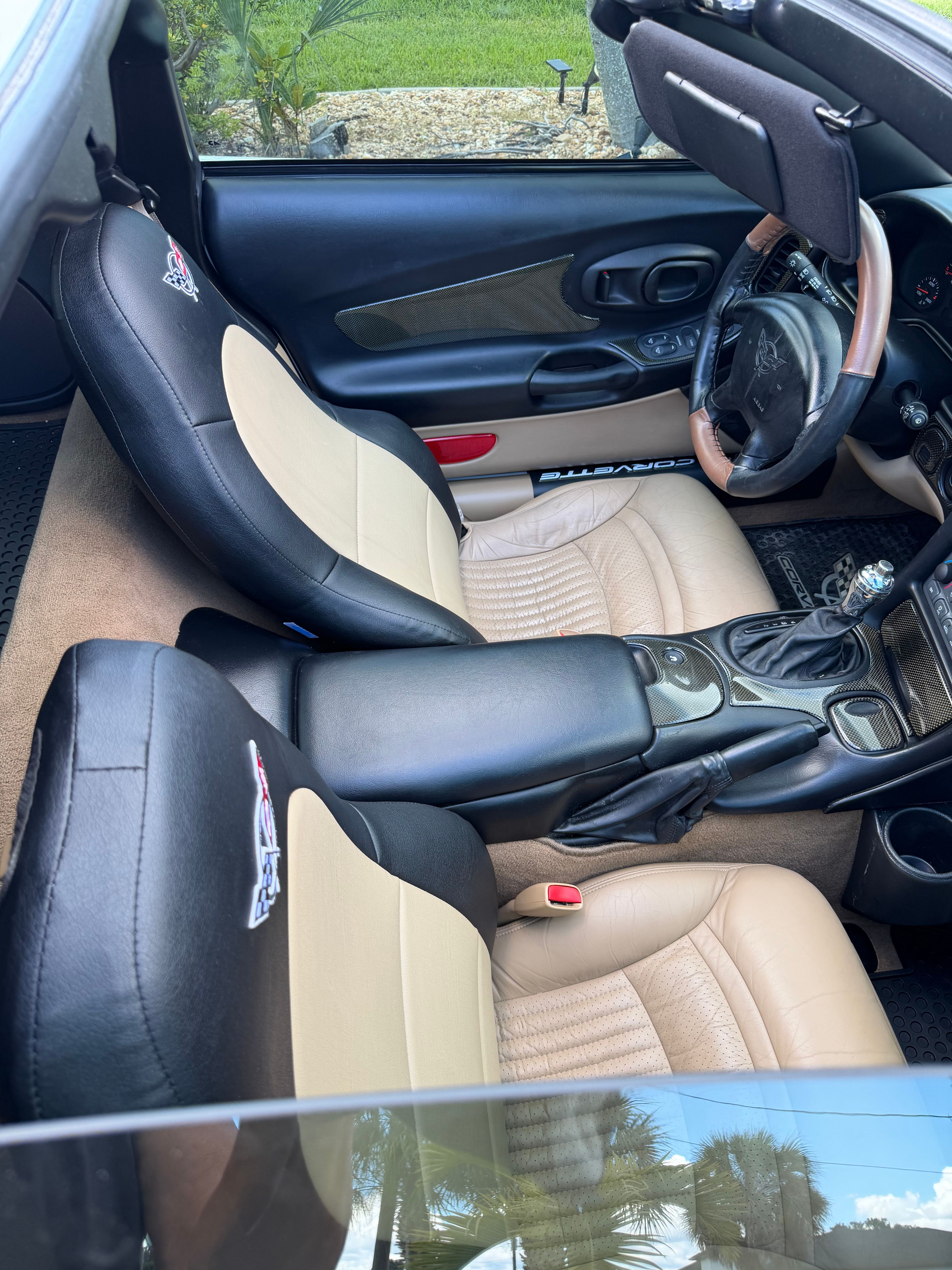 Used 1998 Chevrolet Corvette Coupe w/ Roof Pkg RWD image 9