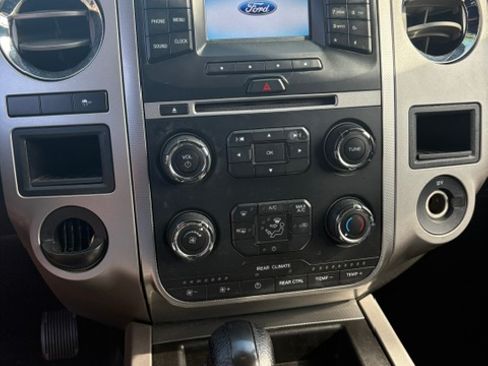 Used 2017 Ford Expedition XLT RWD image 12