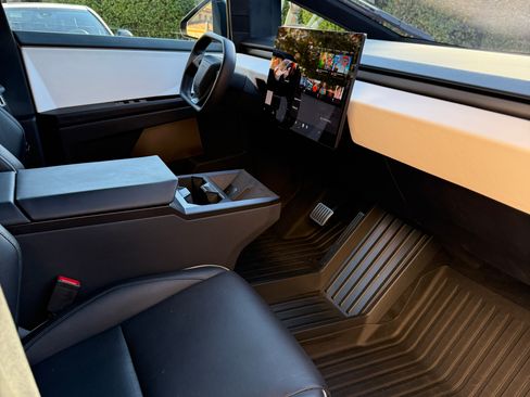 Used 2024 Tesla Cybertruck AWD Crew Cab image 13