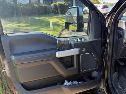 Used 2018 Ford F350 Lariat w/ Chrome Package image 11