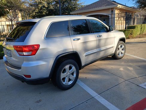 Used 2013 Jeep Grand Cherokee Limited w/ Luxury Group II image 2