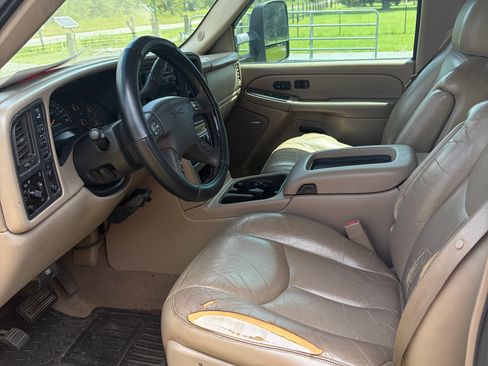 Used 2006 GMC Sierra 2500 SLT w/ Heavy-Duty Power Package AWD/4WD image 10