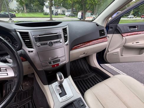 Used 2011 Subaru Outback 2.5i Limited AWD/4WD image 14