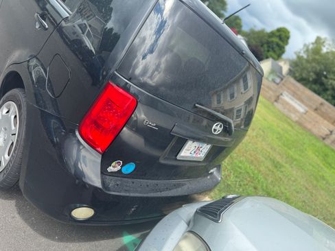 Used 2009 Scion xB Hatchback 4D image 5