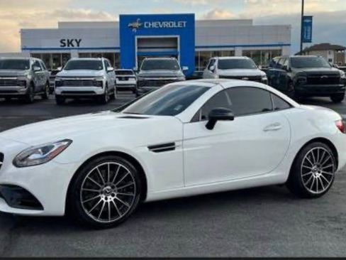 Used 2018 Mercedes-Benz SLC 300 image 2