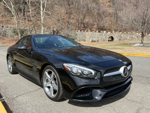 Used 2018 Mercedes-Benz SL 550 image 16