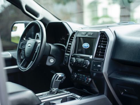 Used 2020 Ford F150 XLT w/ Equipment Group 302A Luxury image 5