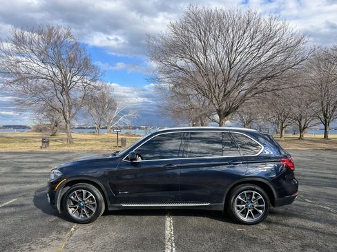 Used 2018 BMW X5 xDrive35i w/ Executive Package image 2