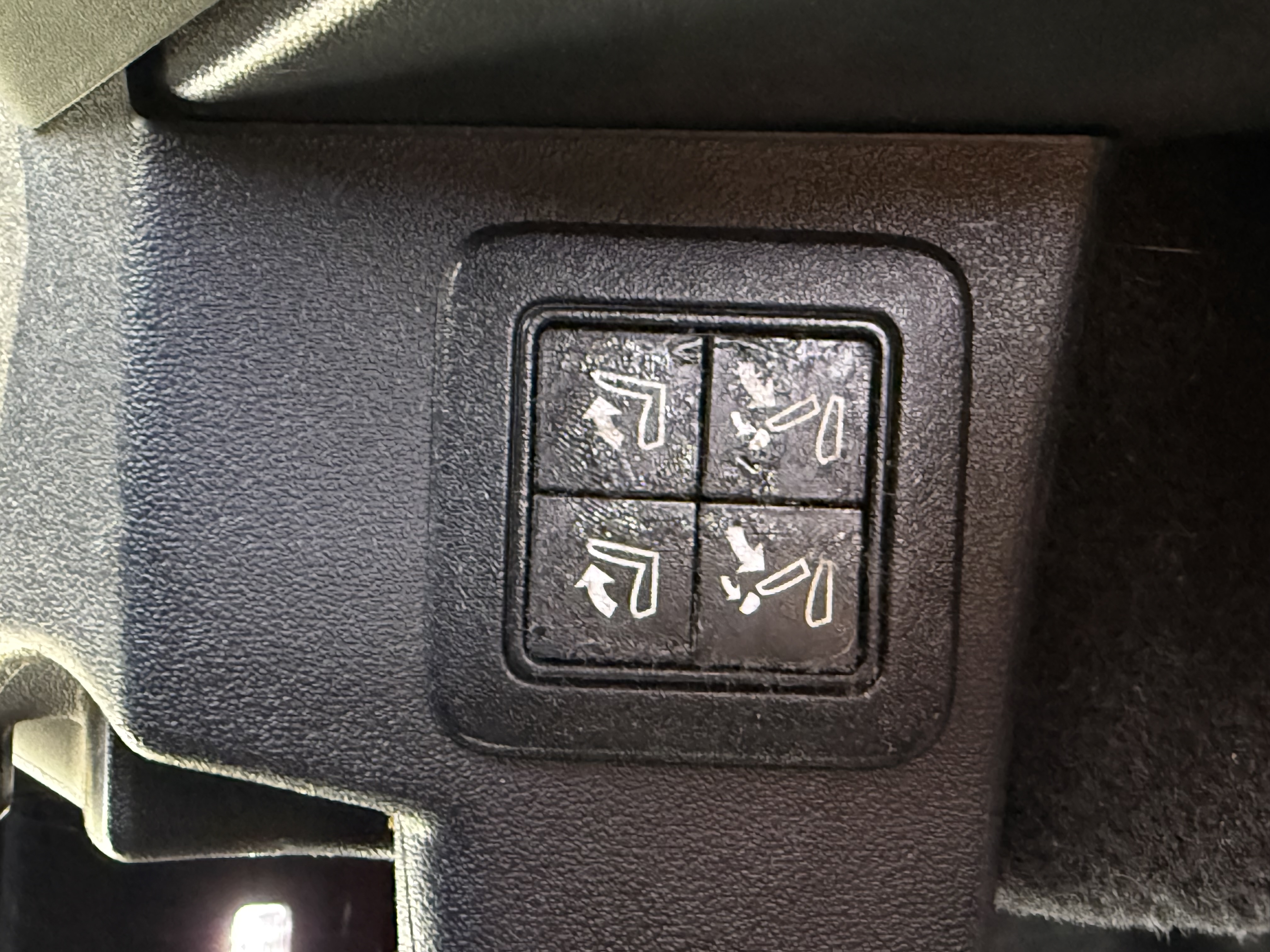 Used 2015 Land Rover Range Rover Sport SE AWD/4WD image 9