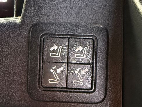 Used 2015 Land Rover Range Rover Sport SE AWD/4WD image 9