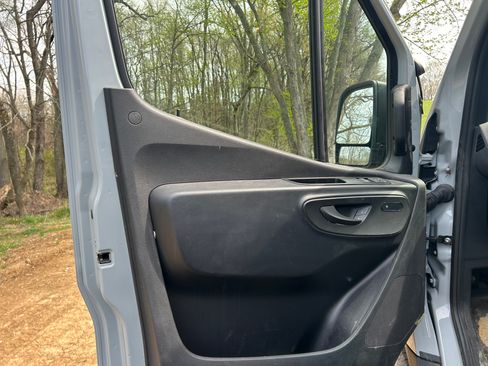 Used 2024 Mercedes-Benz Sprinter 2500 image 11