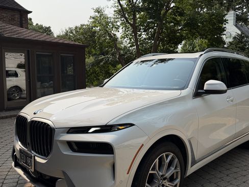 Used 2025 BMW X7 xDrive40i w/ Premium Package AWD/4WD image 1