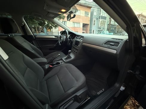 Used 2016 Volkswagen Golf S image 29