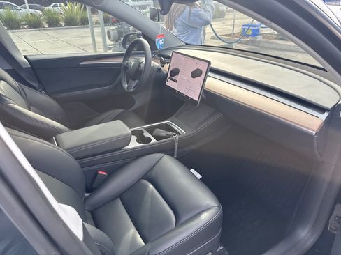 Used 2025 Tesla Model Y Long Range image 6
