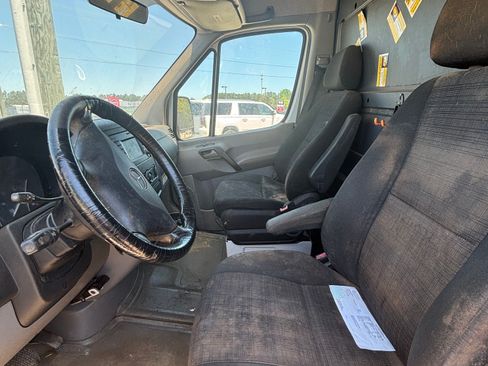 Used 2018 Mercedes-Benz Sprinter 2500 image 7