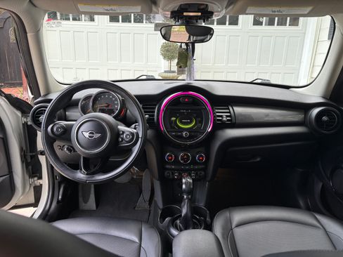 Used 2018 MINI Cooper 4-Door Hardtop image 24