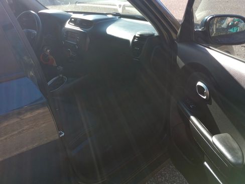 Used 2017 Kia Soul + image 10