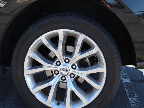 Used 2018 Ford Expedition Limited w/ Equipment Group 302A image 11