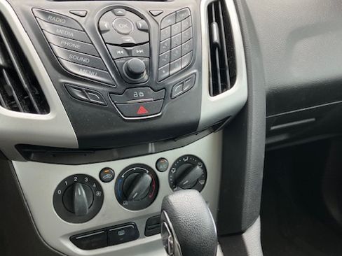 Used 2013 Ford Focus SE FWD image 14
