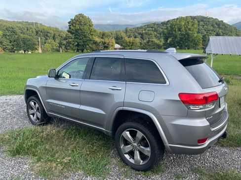 Used 2015 Jeep Grand Cherokee Overland w/ Advanced Technology Group image 22