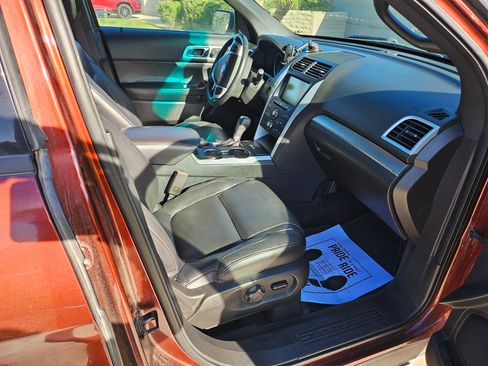 Used 2015 Ford Explorer XLT w/ Equipment Group 202B image 8