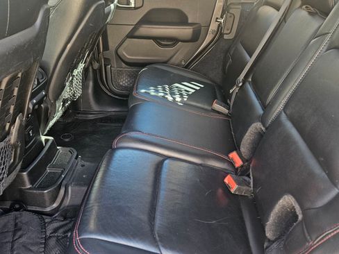 Used 2019 Jeep Wrangler Unlimited Rubicon image 12