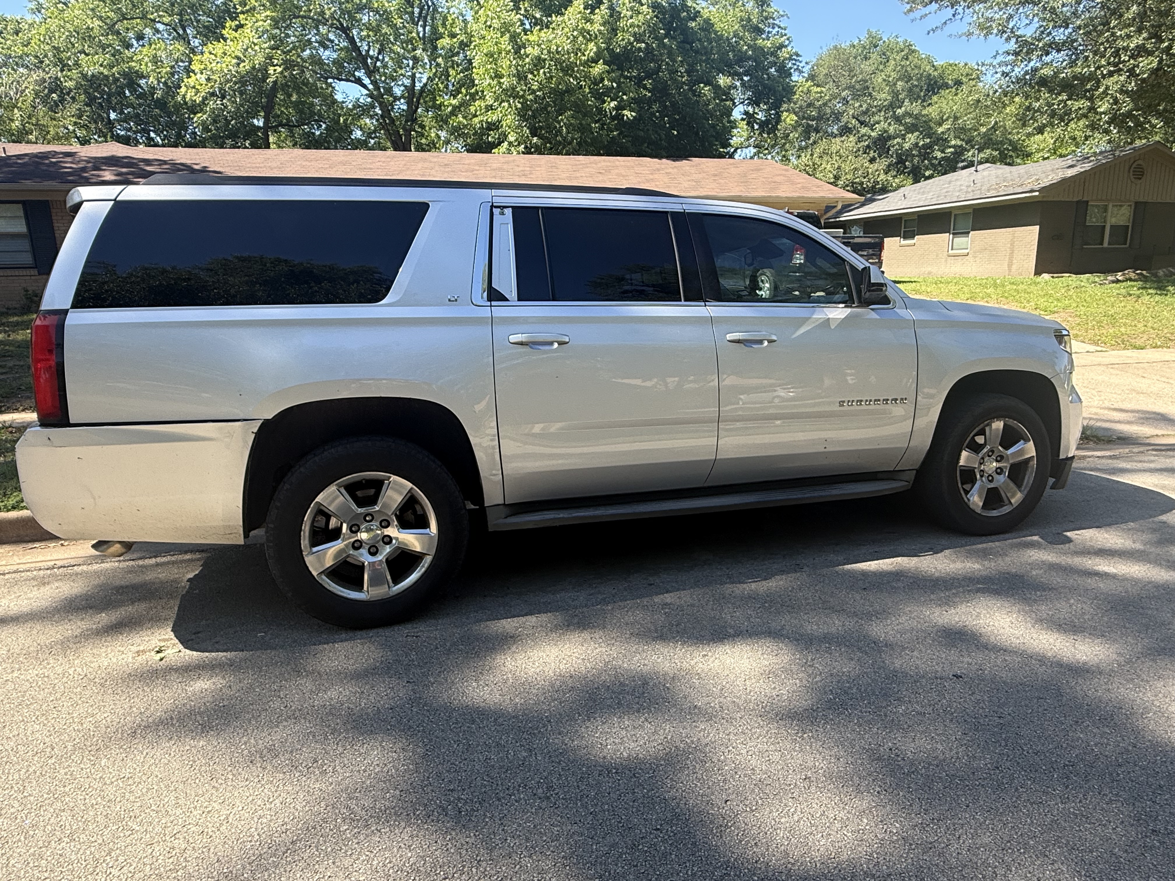 Used 2015 Chevrolet Suburban LT RWD image 5