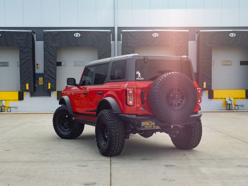 Used 2022 Ford Bronco Wildtrak image 2