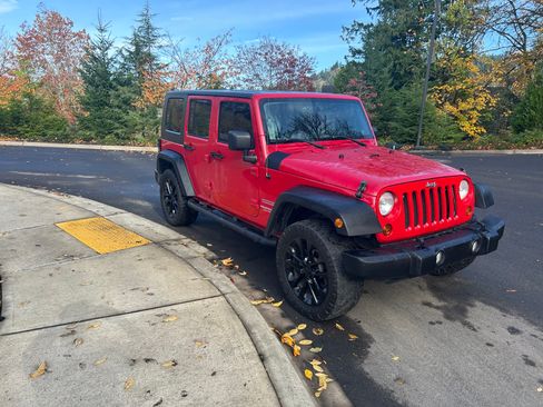 Used 2010 Jeep Wrangler Unlimited Sport image 1