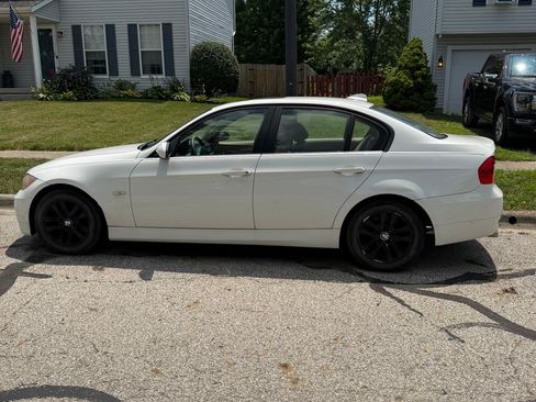 Used 2007 BMW 328i Sedan RWD image 2