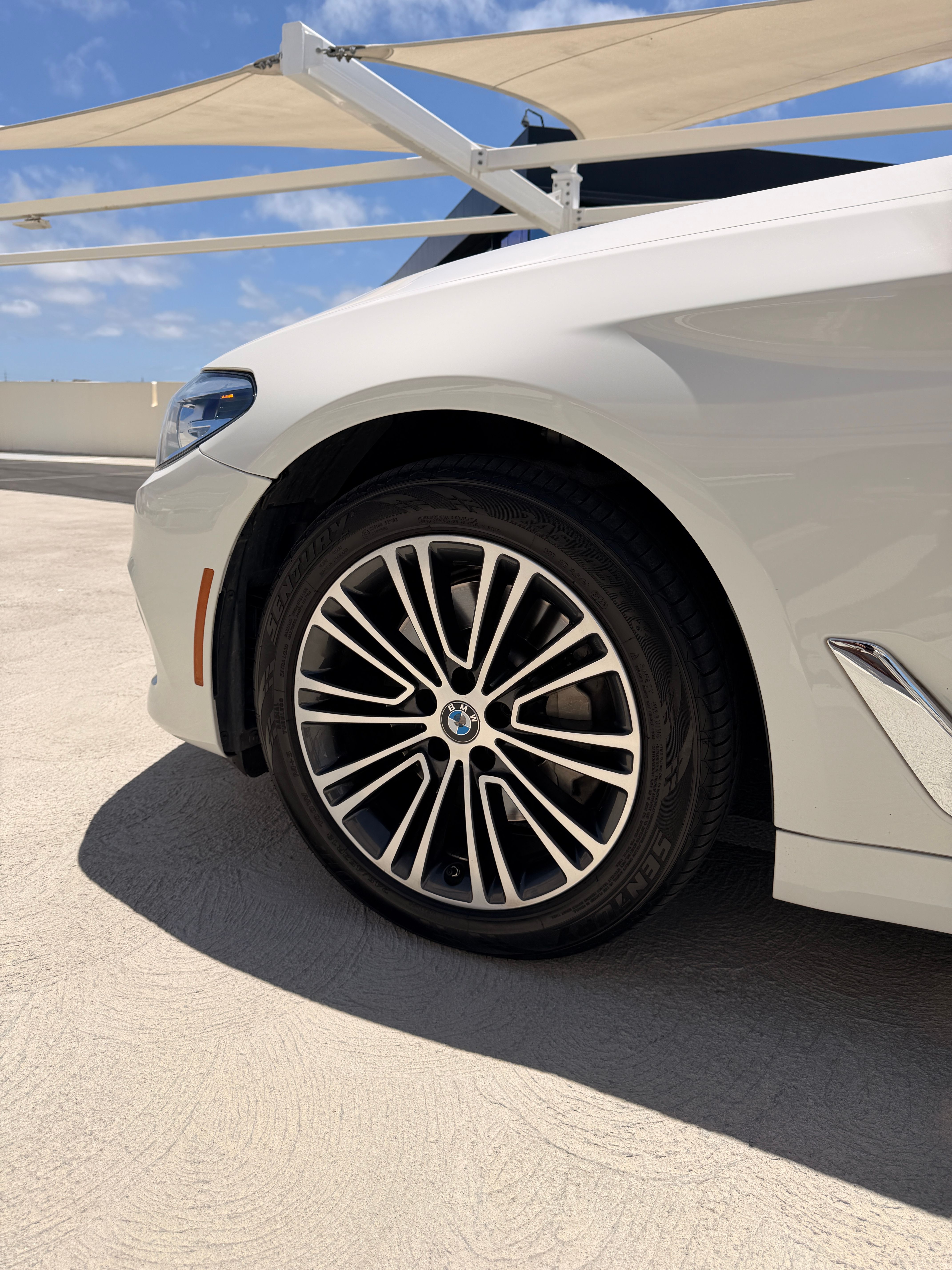 Used 2020 BMW 530i w/ Convenience Package RWD image 16