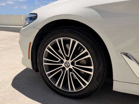 Used 2020 BMW 530i w/ Convenience Package RWD image 16