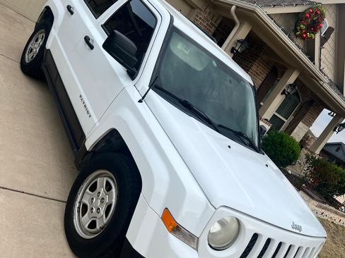 Used 2014 Jeep Patriot Sport image 5