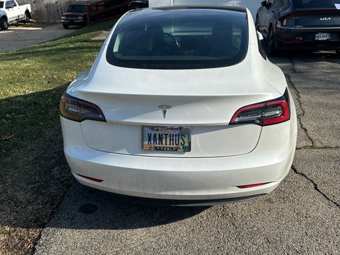 Used 2023 Tesla Model 3 Standard Range image 4
