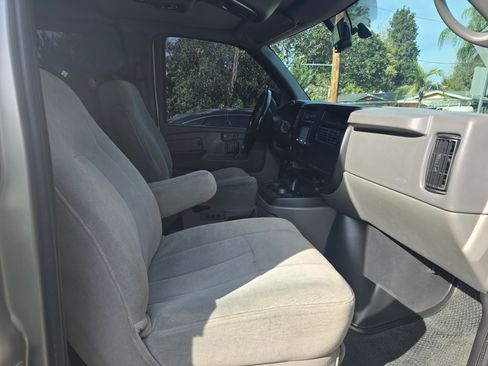 Used 2004 Chevrolet Express 1500 image 5