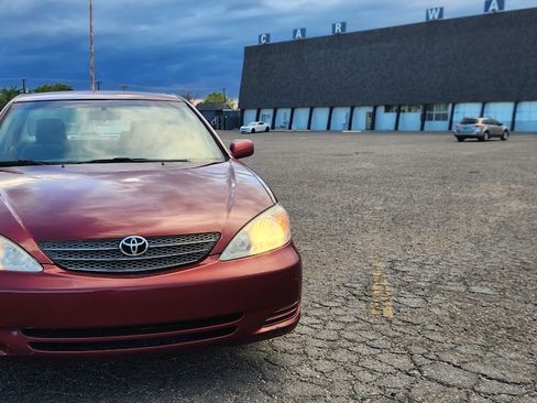 Used 2004 Toyota Camry LE image 1