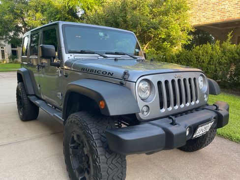 Used 2018 Jeep Wrangler Unlimited Rubicon w/ Connectivity Group AWD/4WD image 14