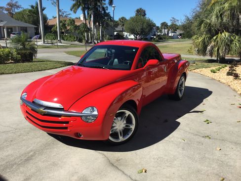 Used 2003 Chevrolet SSR w/ Preferred Equipment Group image 2