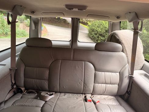 Used 1999 GMC Suburban 4WD w/ Marketing Opt Pkg 3 image 15