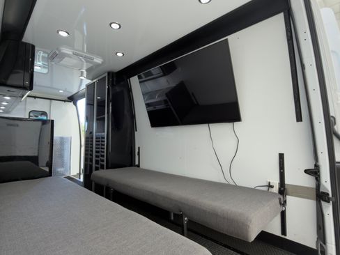 Used 2014 Mercedes-Benz Sprinter 2500 image 10